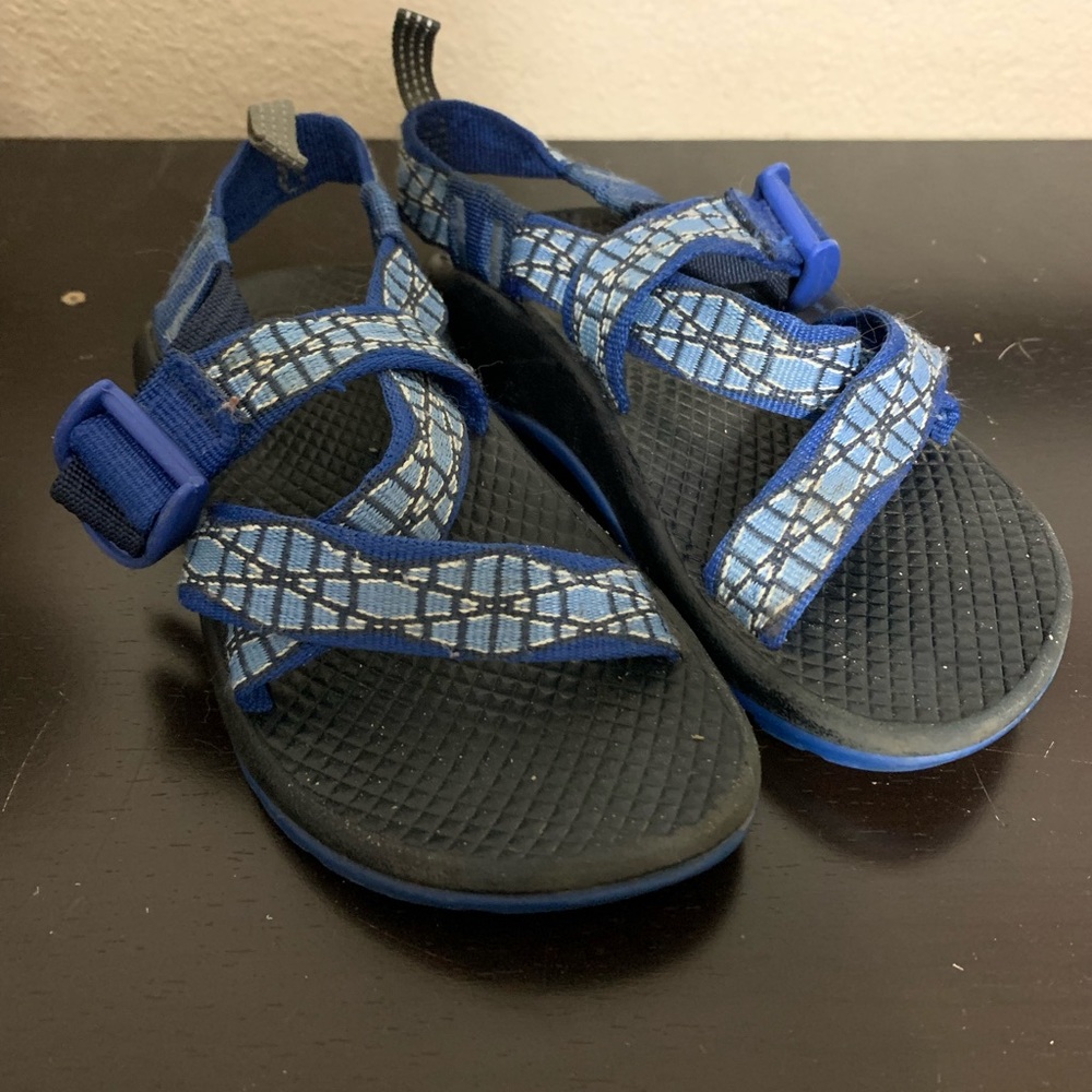 Little kids size 11 chacos